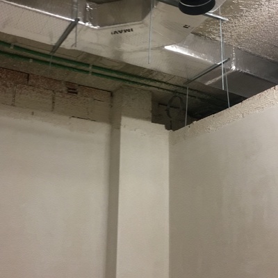 Preinstalación de conductos en local