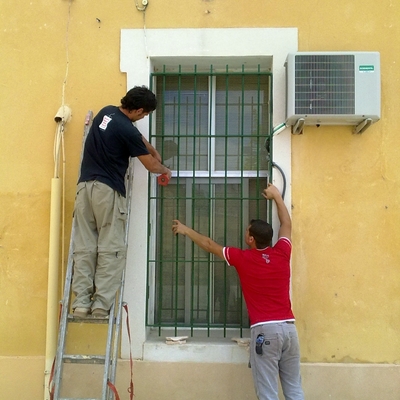 Fabricación y  colocación de reja de seguridad