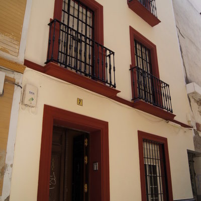 Fachada calle Mensaque