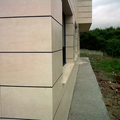 fachada con azulejo porcelanico de 1 cm.obra nueva