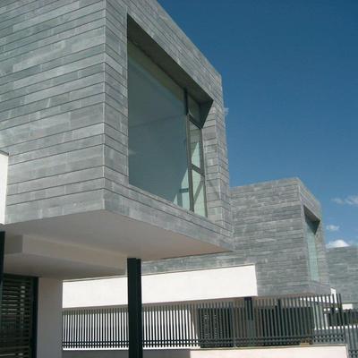 fachada con Filita Gris Jbernardos