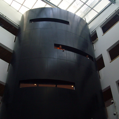 FACHADA CURVA EN CORIAN