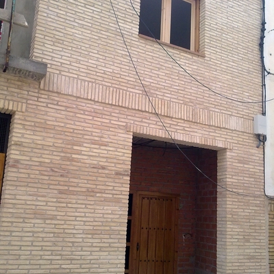 Fachada de ladrillo viejo