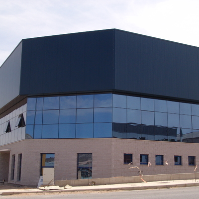 FACHADA DE PANEL COMPOSITE COMBINADO DE MURO CORTINA