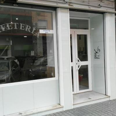 fachada sin obra revestida vidrio blanco