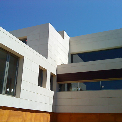 FACHADA VENTILADA CALIZA 2