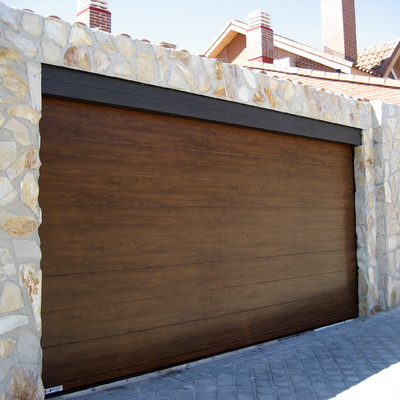 FACTORYDOOR PUERTA SECCIONAL IMITACIÓN MADERA LISA OSCURA