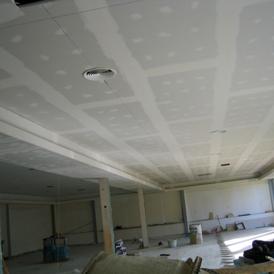 Falso techo continuo.