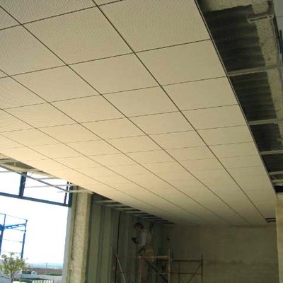 Falso techo de escayola aligerada