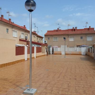 Farolas en plaza comunidad