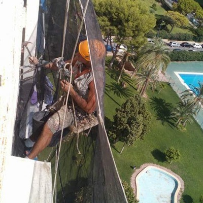 Albañilería y pintura siempre respetando las medidas de seguridad.