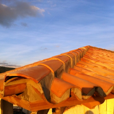 Formación de cubierta en porche existente.