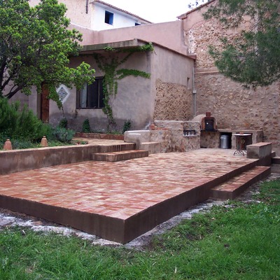 Formacion paellero en patio y pavimento