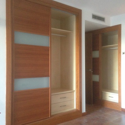 Armario de puertas correderas