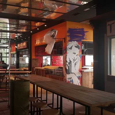 Carpintería y montaje Centro Comercial Magaluf