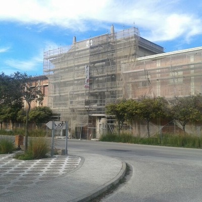 Andamio en fachada cuartel, San Fernando