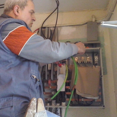 Conectan Caixa General Escala -----  Conectando Caja General Escalera