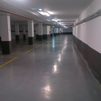 Fregado mecánico de garaje.