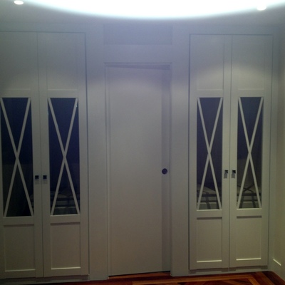 Frente de armario y puerta de baño