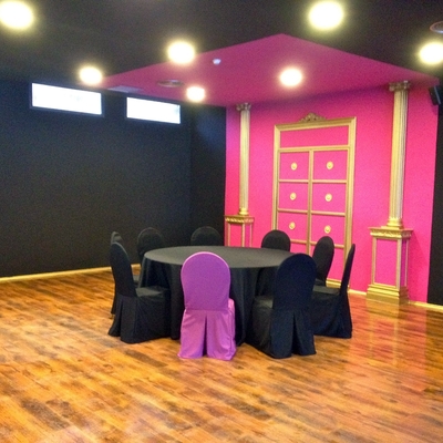 fucsia , dorado  y negro 