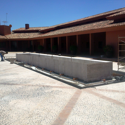 Fuente de piedra valdepeñas maciza