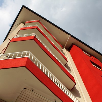 Reforma fachada con corcho proyectado