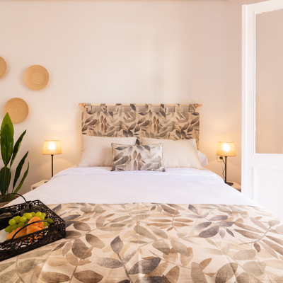 Amplia y luminosa habitación con cama de matrimonio