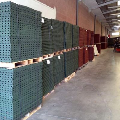 Gran stock de losetas de caucho