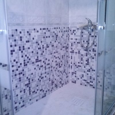 gressite en plato de ducha.