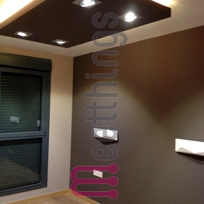 Habitación iluminada con LEDs