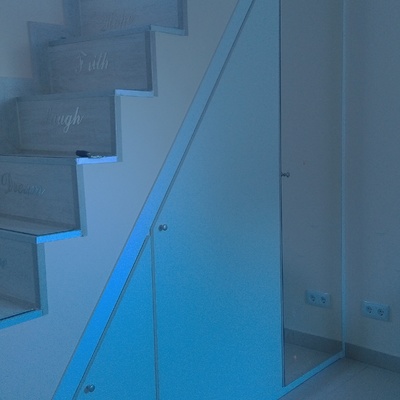 armario en bajada en atico con luna espejo