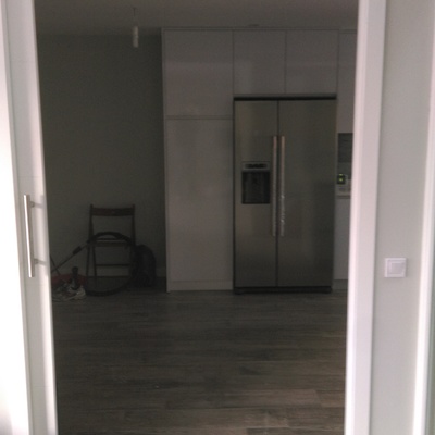 Puerta corredera hacia cocina