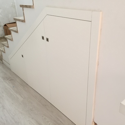 Armario bajo escalera