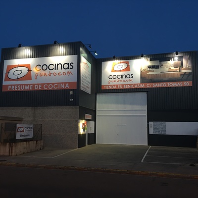 Fachada tienda y almacén Castellón 