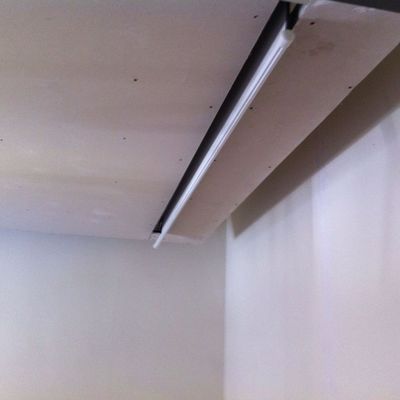 ocultacion de pantalla proyector