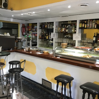 Decoracion y pintura de bar 2