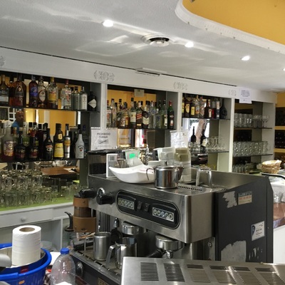 Decoracion y pintura de bar 1