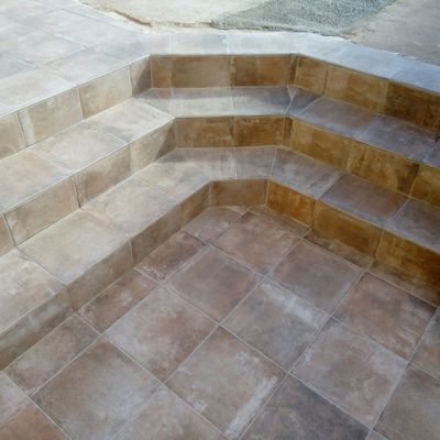 Unión de la escalera tras retirar la jardinera