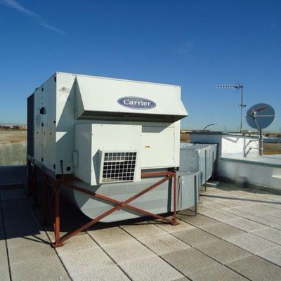 Instalación de Rooftop y conductos metalicos