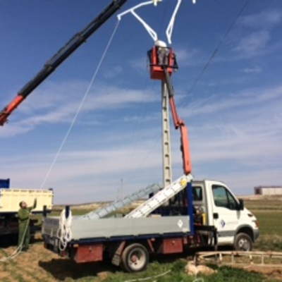 instalación de nueva columna alta tensión 