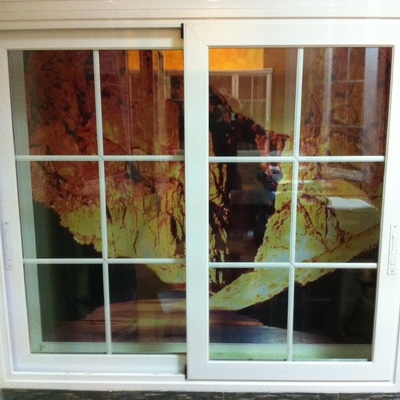 Ventana exposición. Eurocor (perimetral 70mm.)