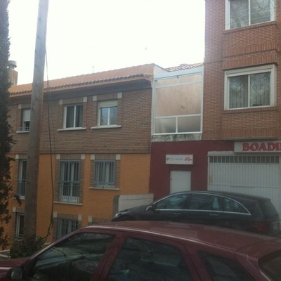 Cerramiento con techo de policarbonato