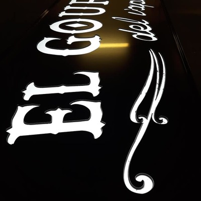 Bandeja calada y retroiluminada