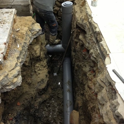 Desagüe fecales de edificio por bajo comercial