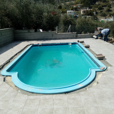 colocacion piscina de poliester