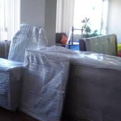 Preparación de muebles delicados para transporte  .. .