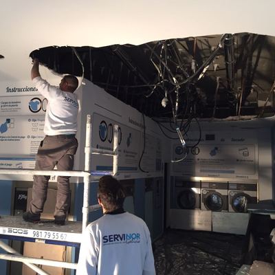 Demolición de techo de escayola, retirada de escombro y limpieza de obra