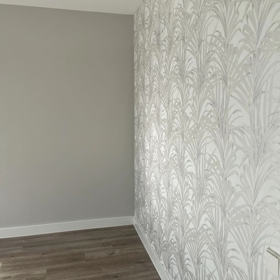 Papel pintado con motivos florales