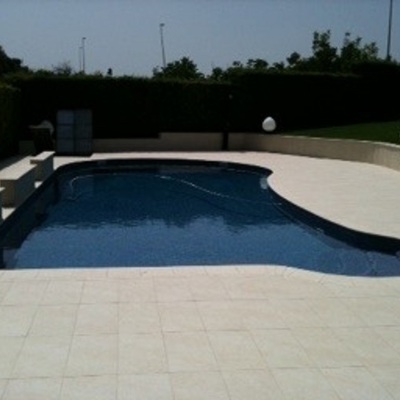 Piscina amb zona descans