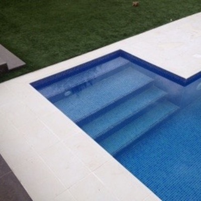 Piscina: escales d'accés